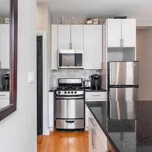 Renovated Lower Eastside 2br Washer Dryer , New York United States